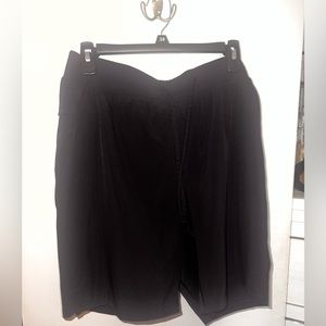 T.H.E linerless short 9” size large lululemon coal black like new